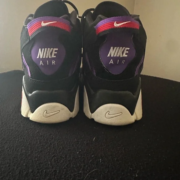 Nike Air Barrage MidRaptors Size 13